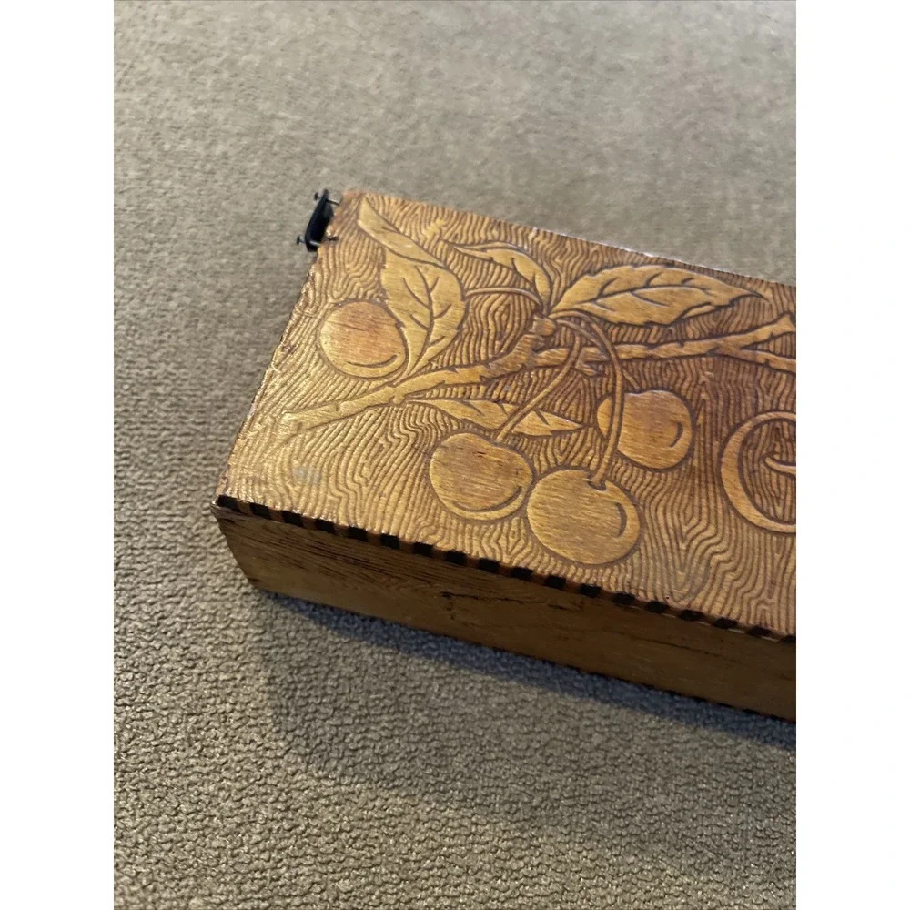 Antique Handcrafted Carved Ladies'  Flemish Art Brown Wooden Glove Box (TD)